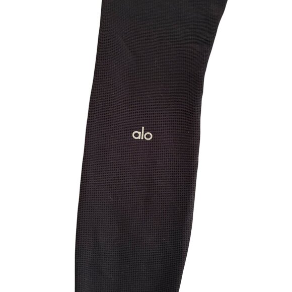 ALO Yoga High-Waist Micro Waffle Low Key Leggings in Black - Picture 5 of 6